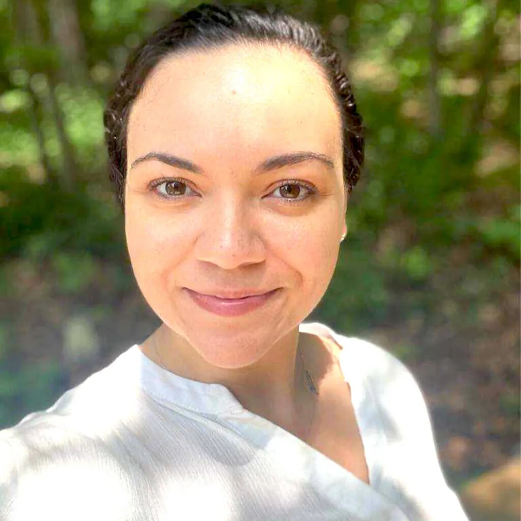 Sarah_1x1-1024x1024-1 Sarah_1x1-1024x1024-1